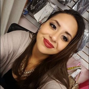 Meet your Posher, Nayeli